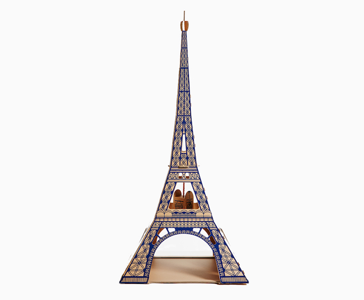 Famous landmark architect made with cardboard